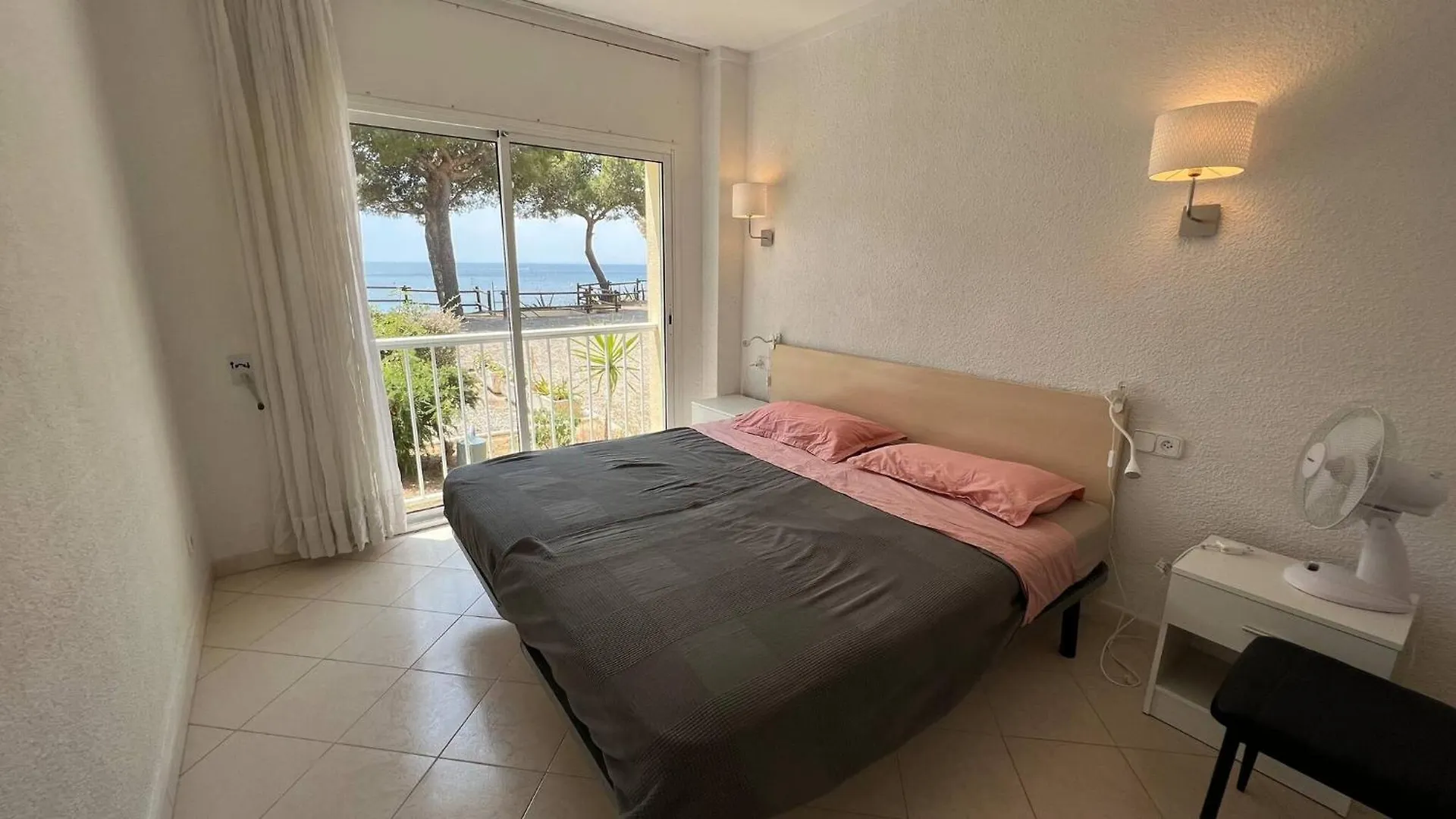Apartamento En Primera Linea Con Acceso Directo A La Playa En La Almadrava Roses 0*,  Spanyolország