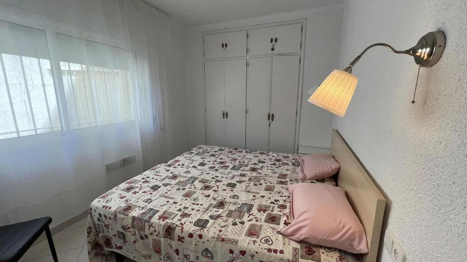 Apartamento En Primera Linea Con Acceso Directo A La Playa En La Almadrava Roses Apartman