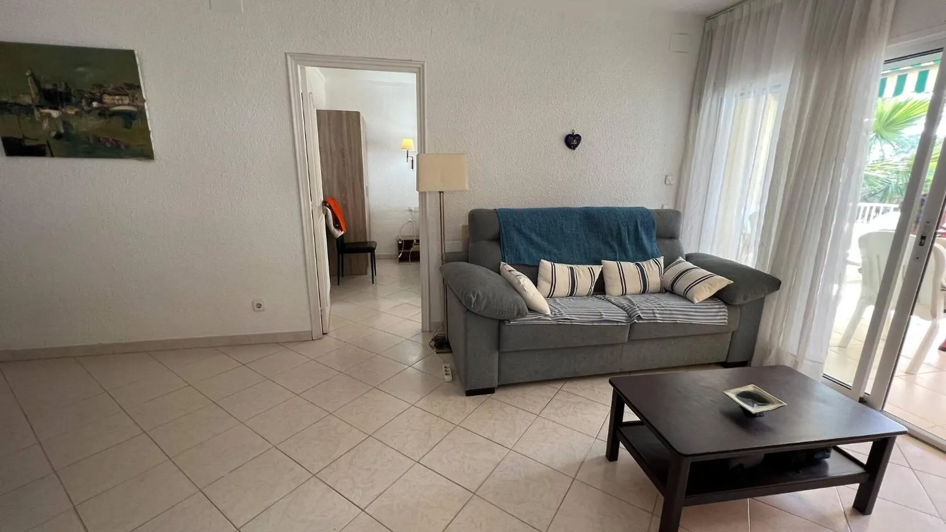 Apartamento En Primera Linea Con Acceso Directo A La Playa En La Almadrava Roses Apartman