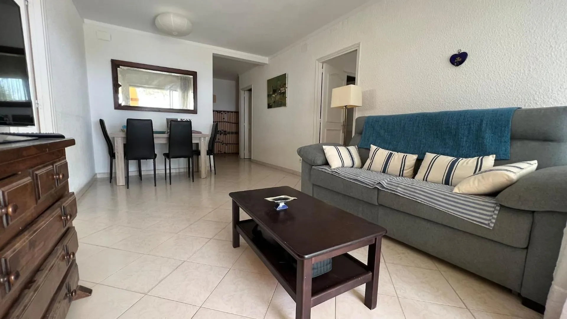 Apartamento En Primera Linea Con Acceso Directo A La Playa En La Almadrava Roses