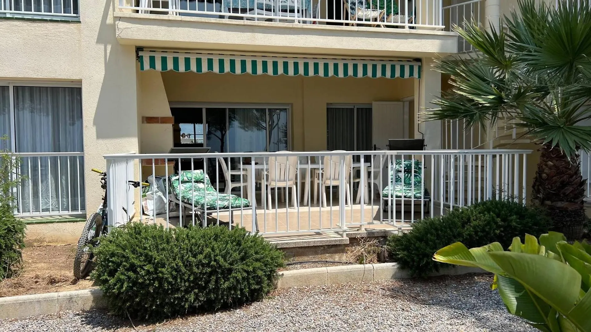 Apartamento En Primera Linea Con Acceso Directo A La Playa En La Almadrava Roses