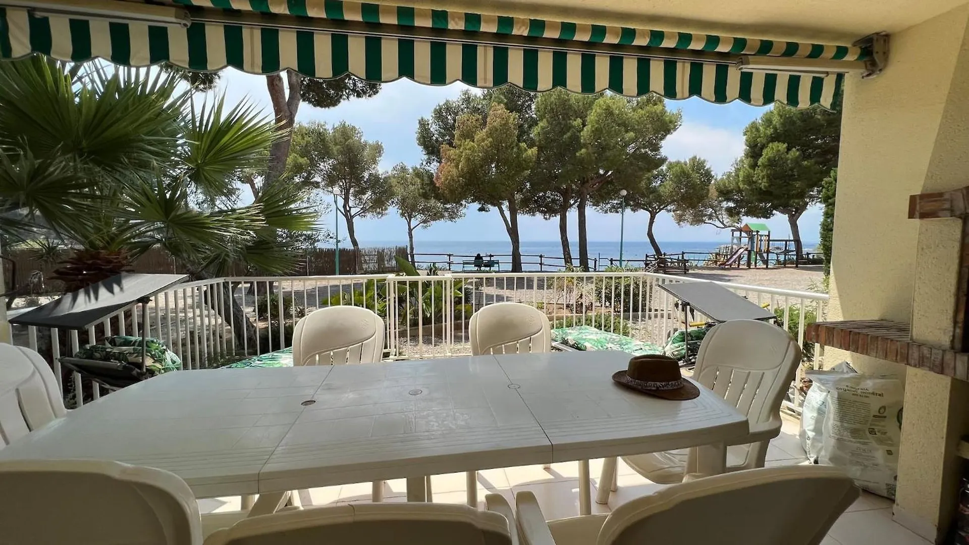 Apartamento En Primera Linea Con Acceso Directo A La Playa En La Almadrava Roses Spanyolország